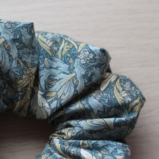 Oversized scrunchie in William Morris style pattern