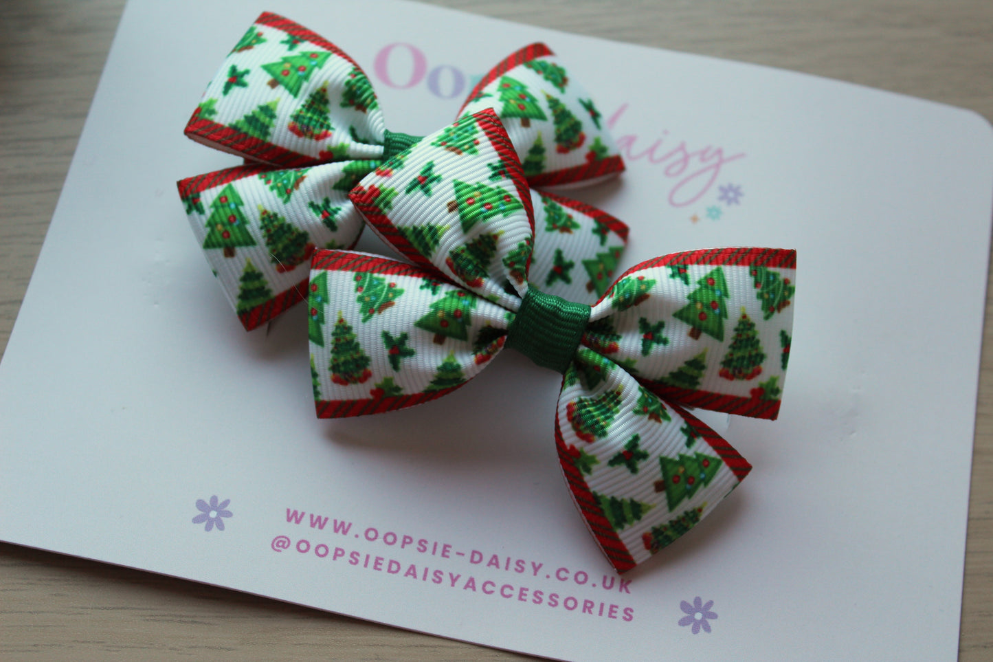Hair bows with christmas tree design
