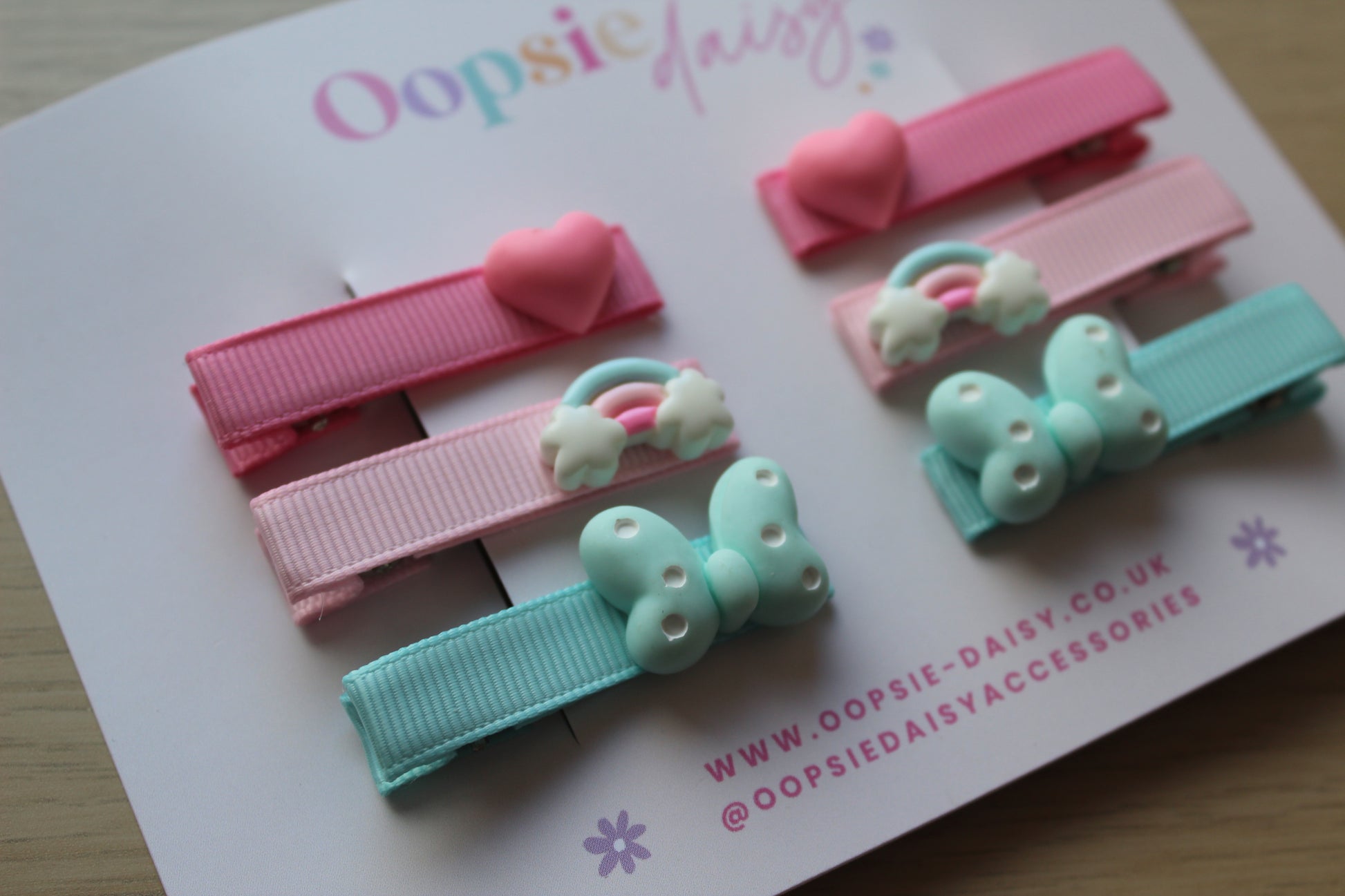 Set of pink and blue hair clips 