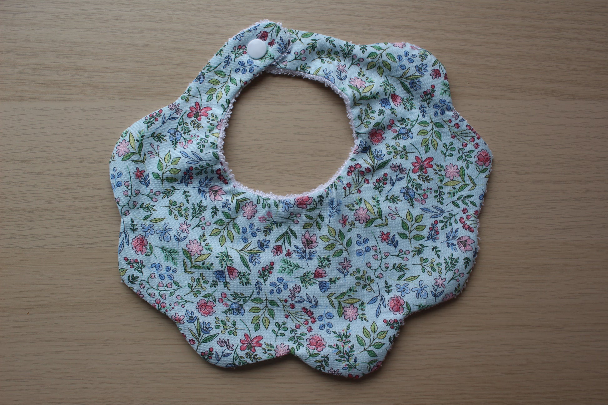 Ditsy blue floral scallop baby bib