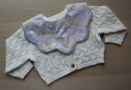 Scallop baby bib with girl theme