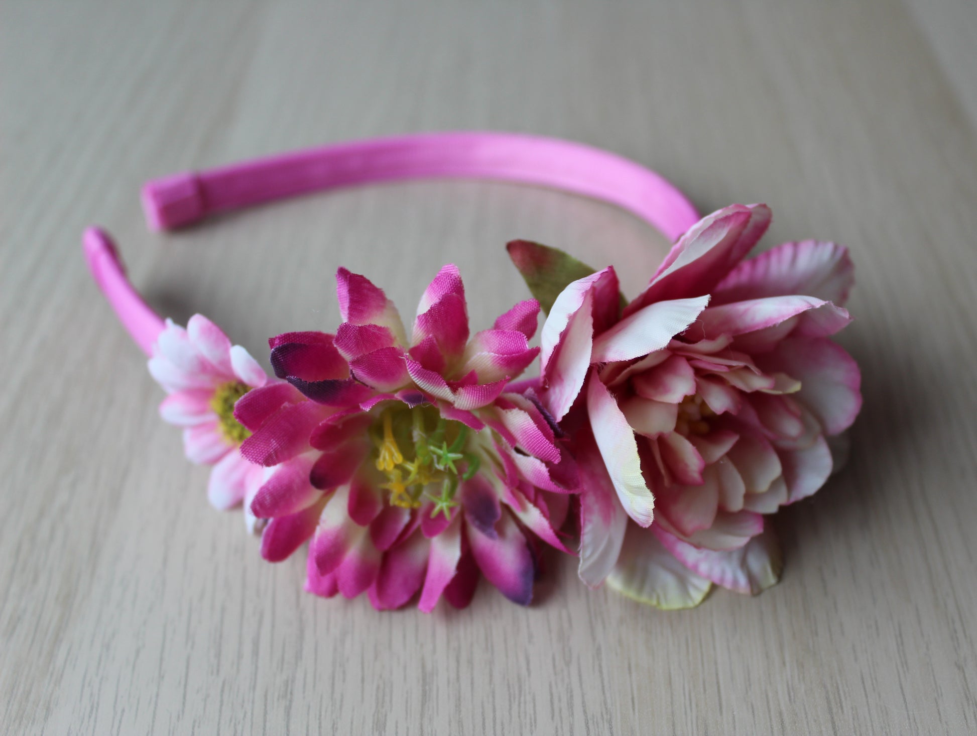 Floral headband with a mix of pink flowers