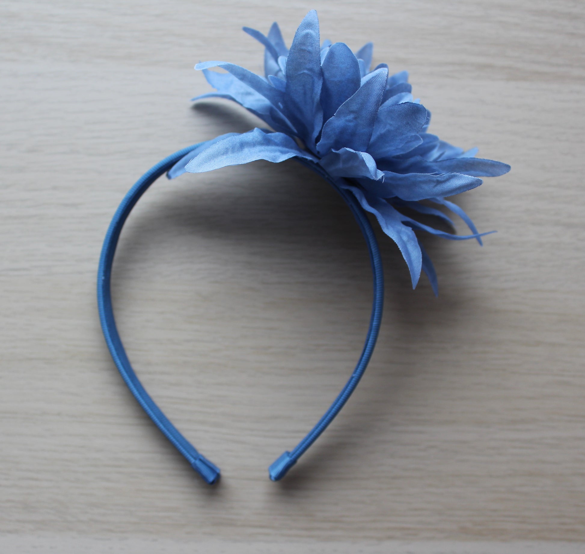 Headband in blue with large blue flower