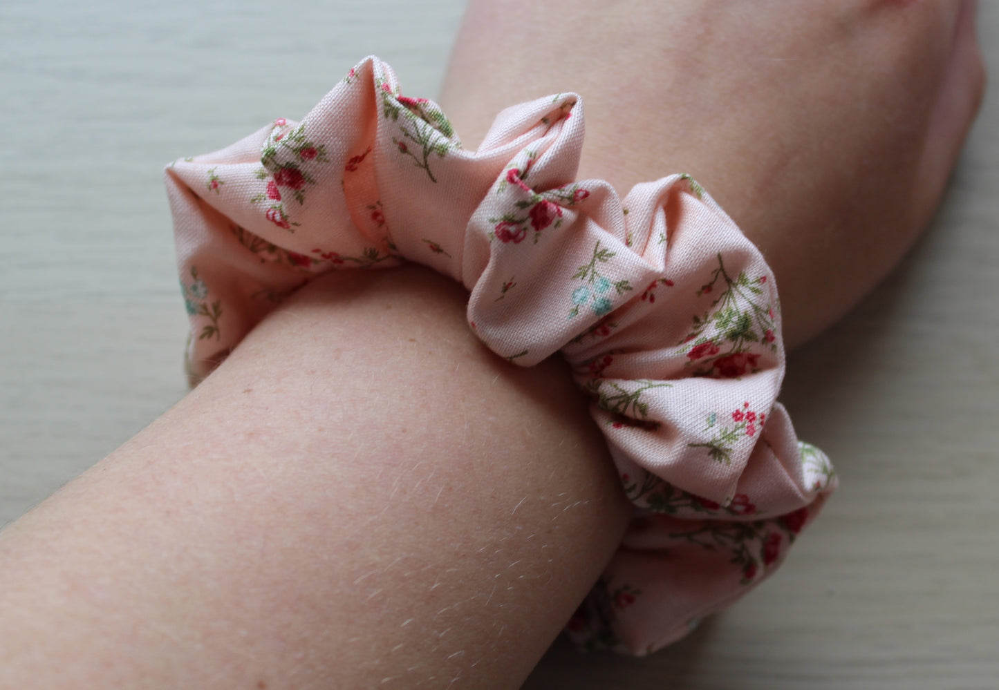 Ditsy pink flower scrunchie