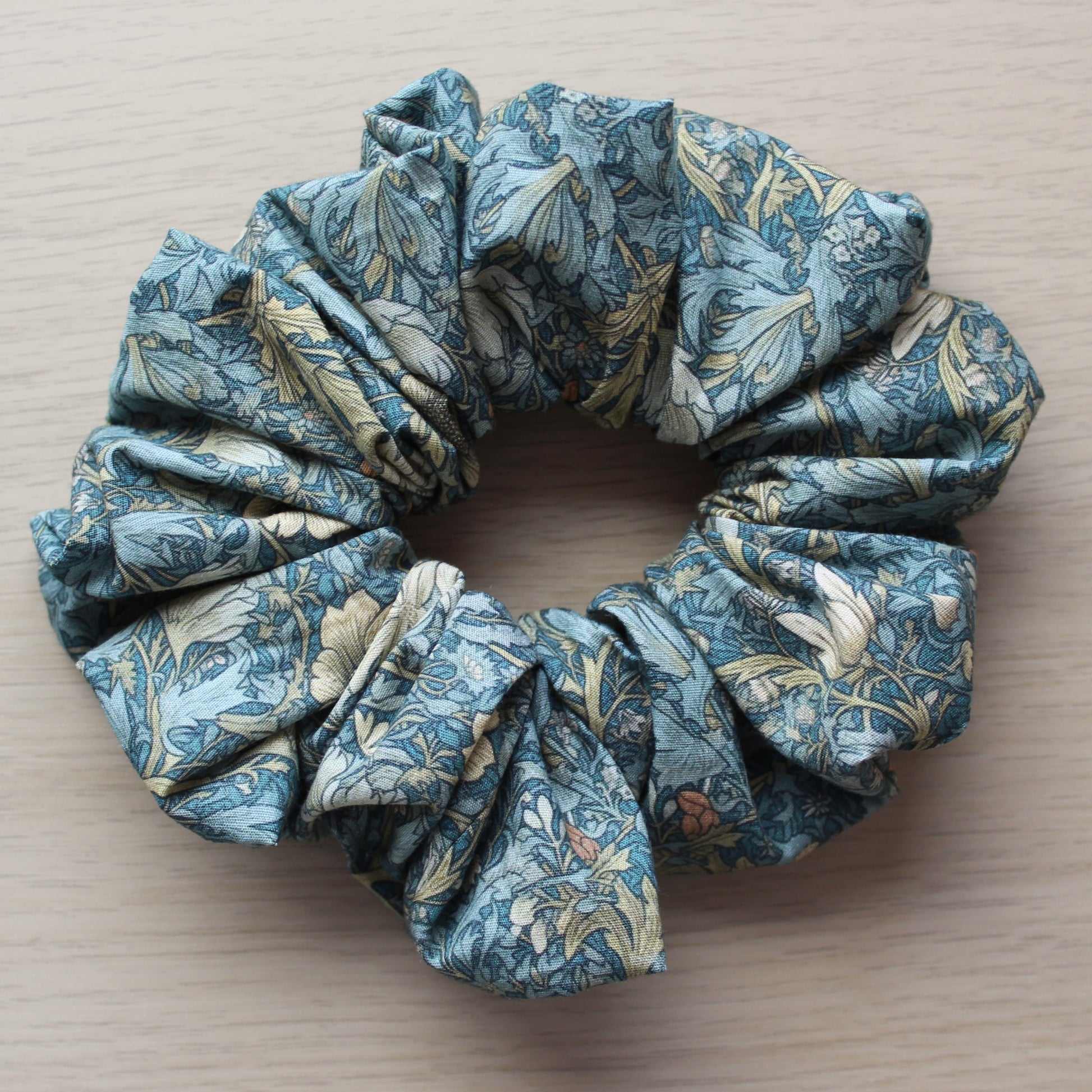 Oversized scrunchie in William Morris style pattern