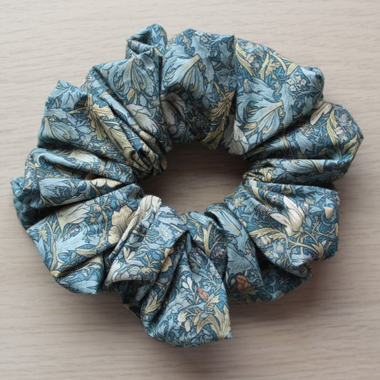Oversized scrunchie in William Morris style pattern