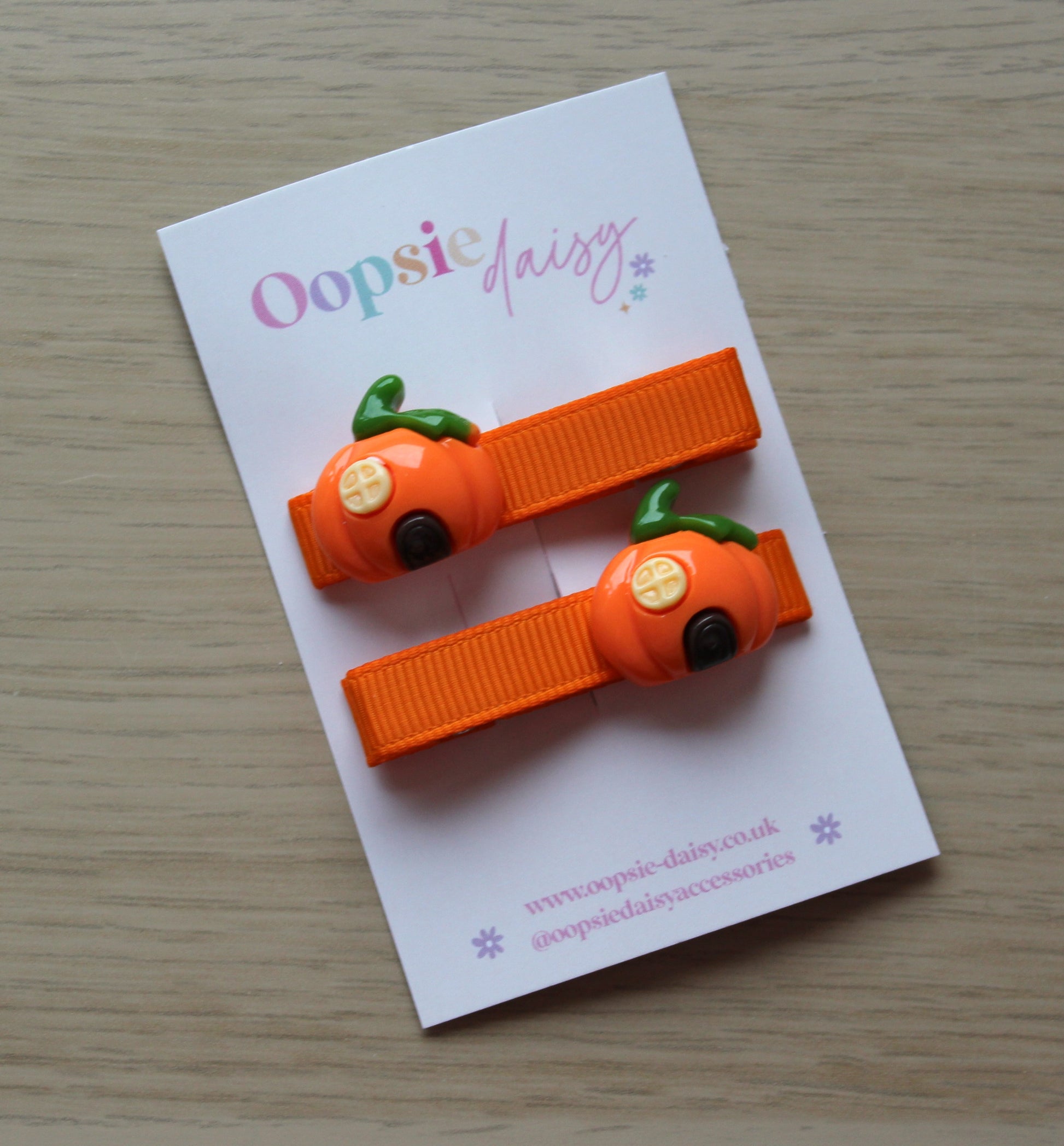 Orange hair clips with pumpkin house design