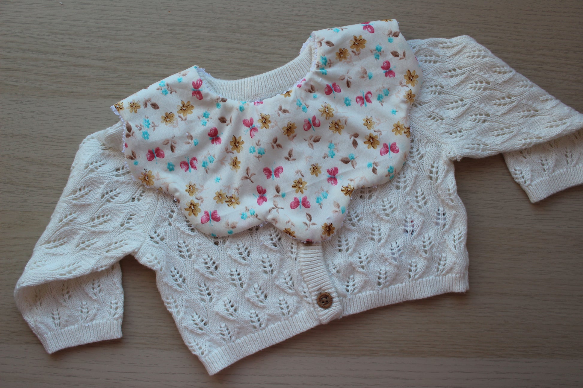 Vintage ditsy butterfly scallop bib
