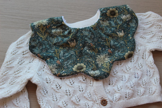 Morris patterned scallop baby bib
