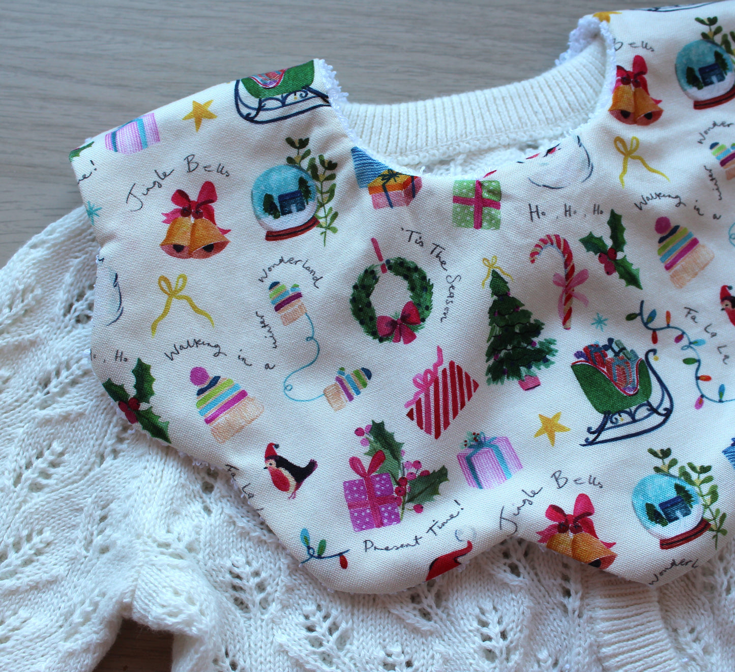 Scallop baby bib with christmas design