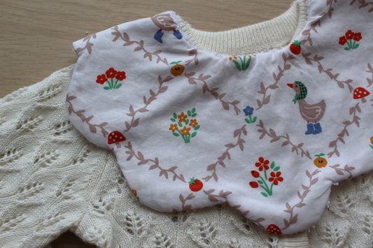 Goose baby bib with scallop edges