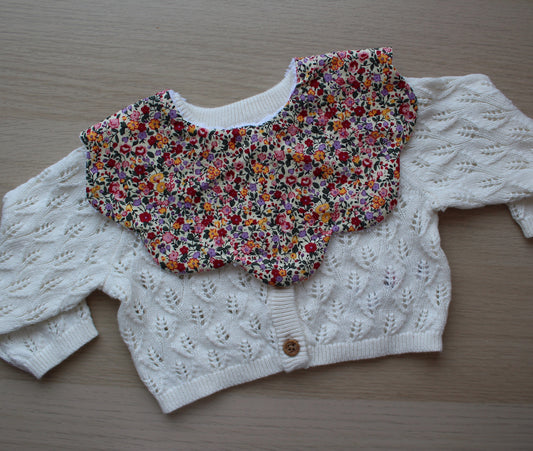 Vintage ditsy floral scallop baby bib