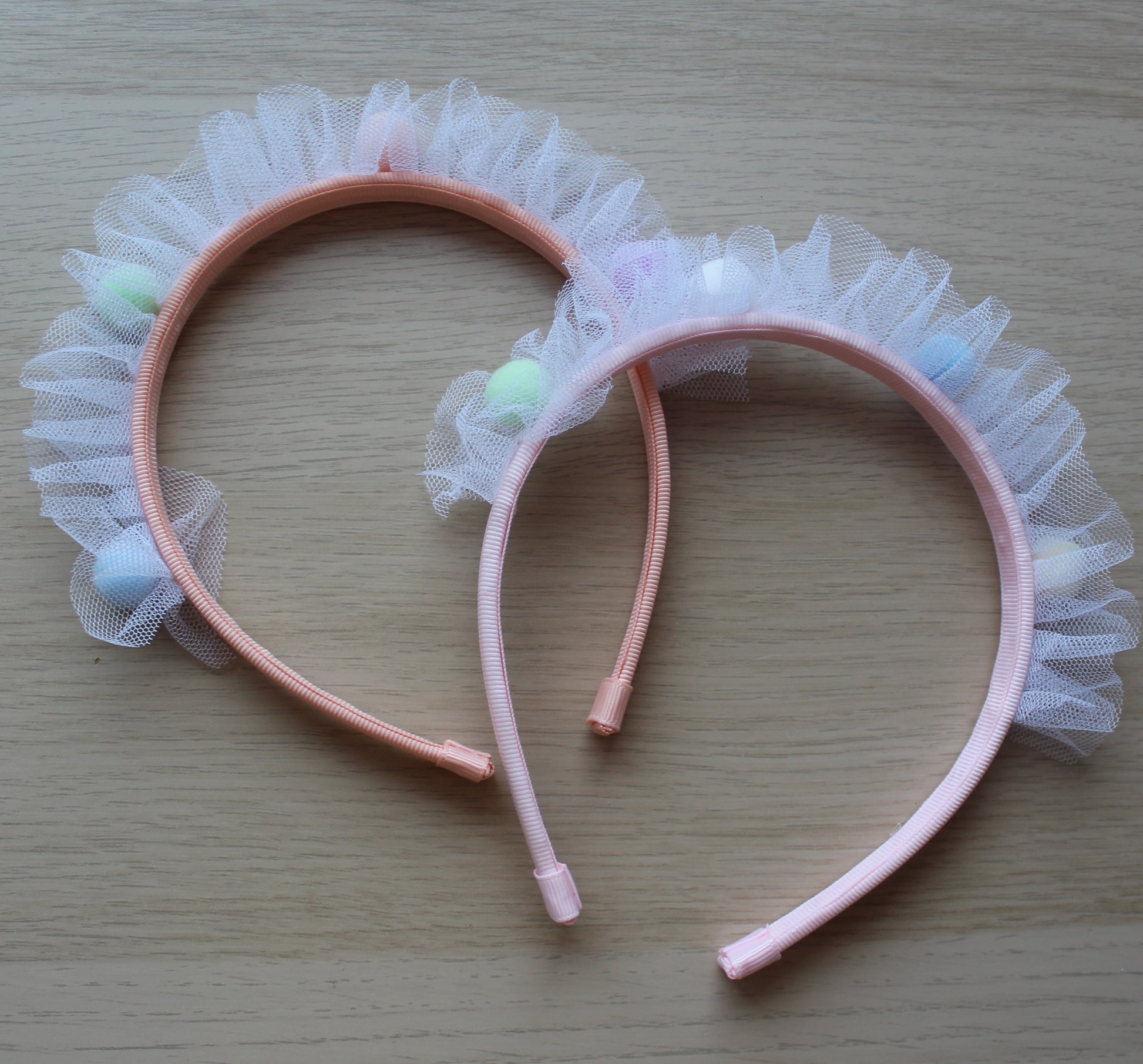 Headbands with tulle frill and pom poms 