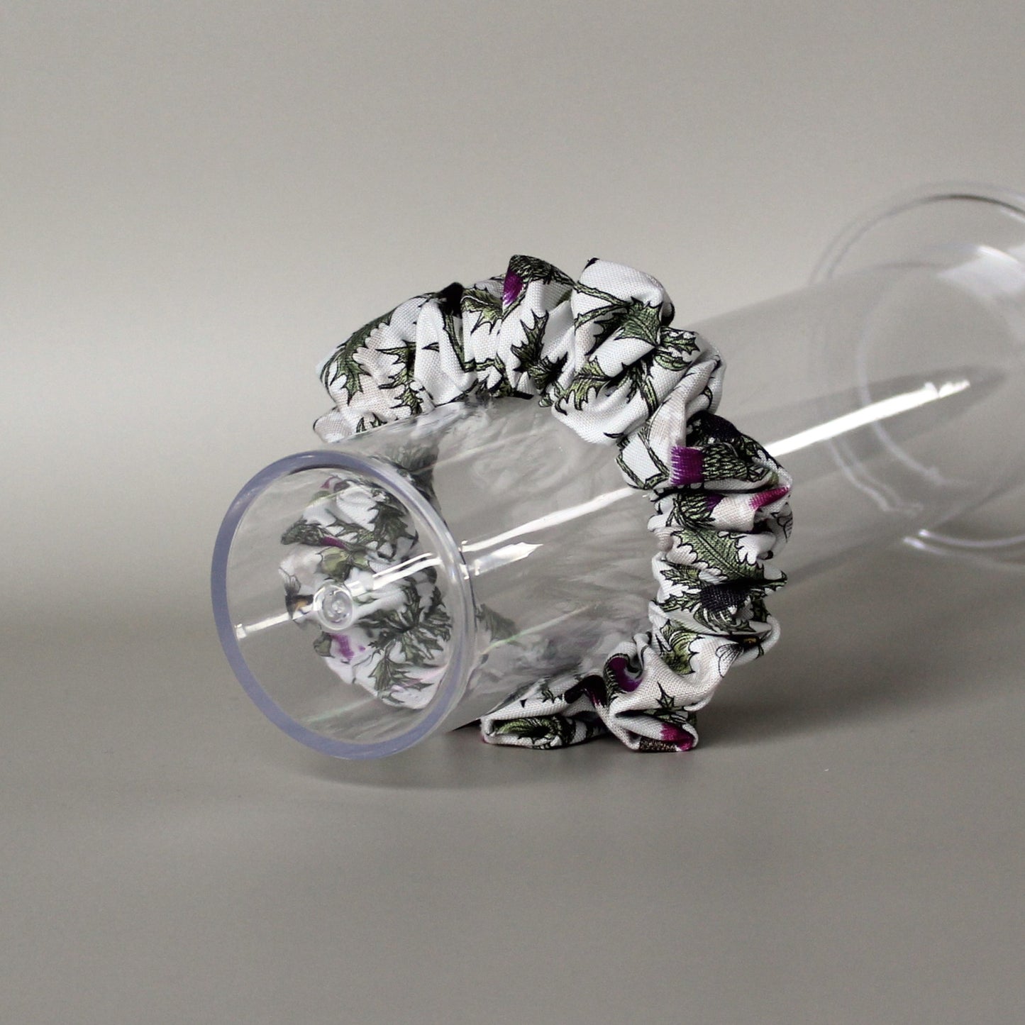 Hair scrunchie with thistle pattern