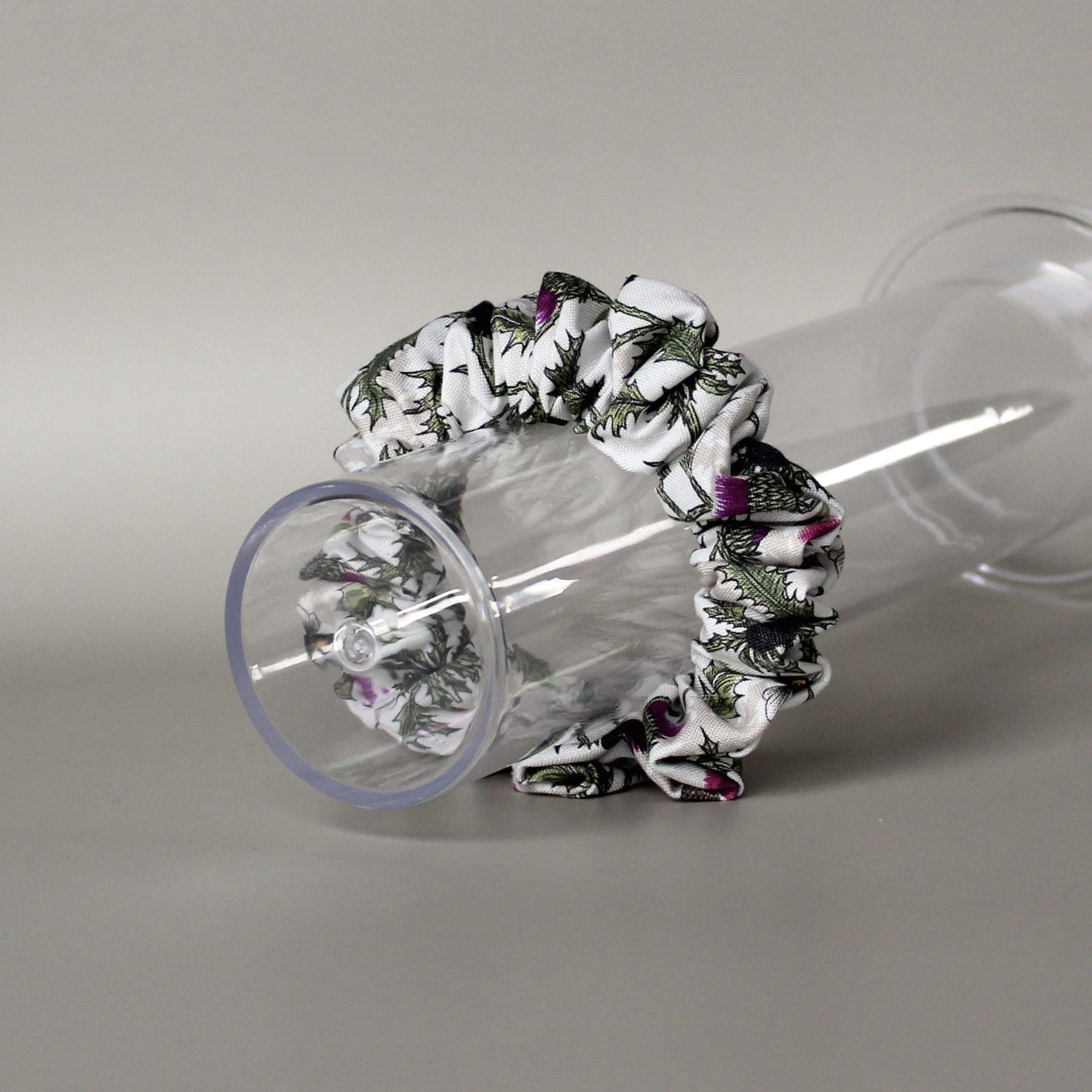 Hair scrunchie with thistle pattern