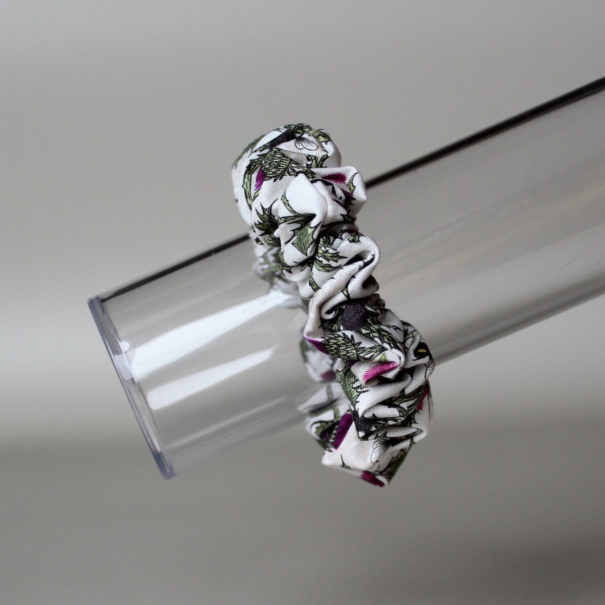 Hair scrunchie with thistle pattern