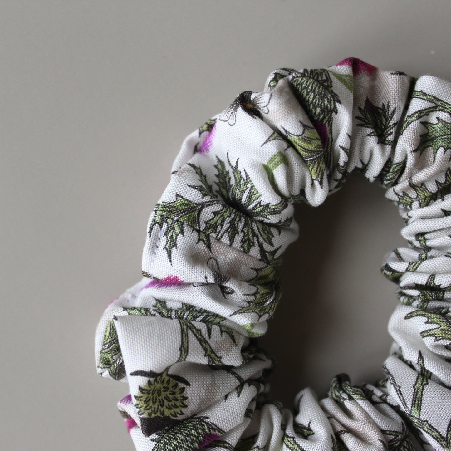Hair scrunchie with thistle pattern