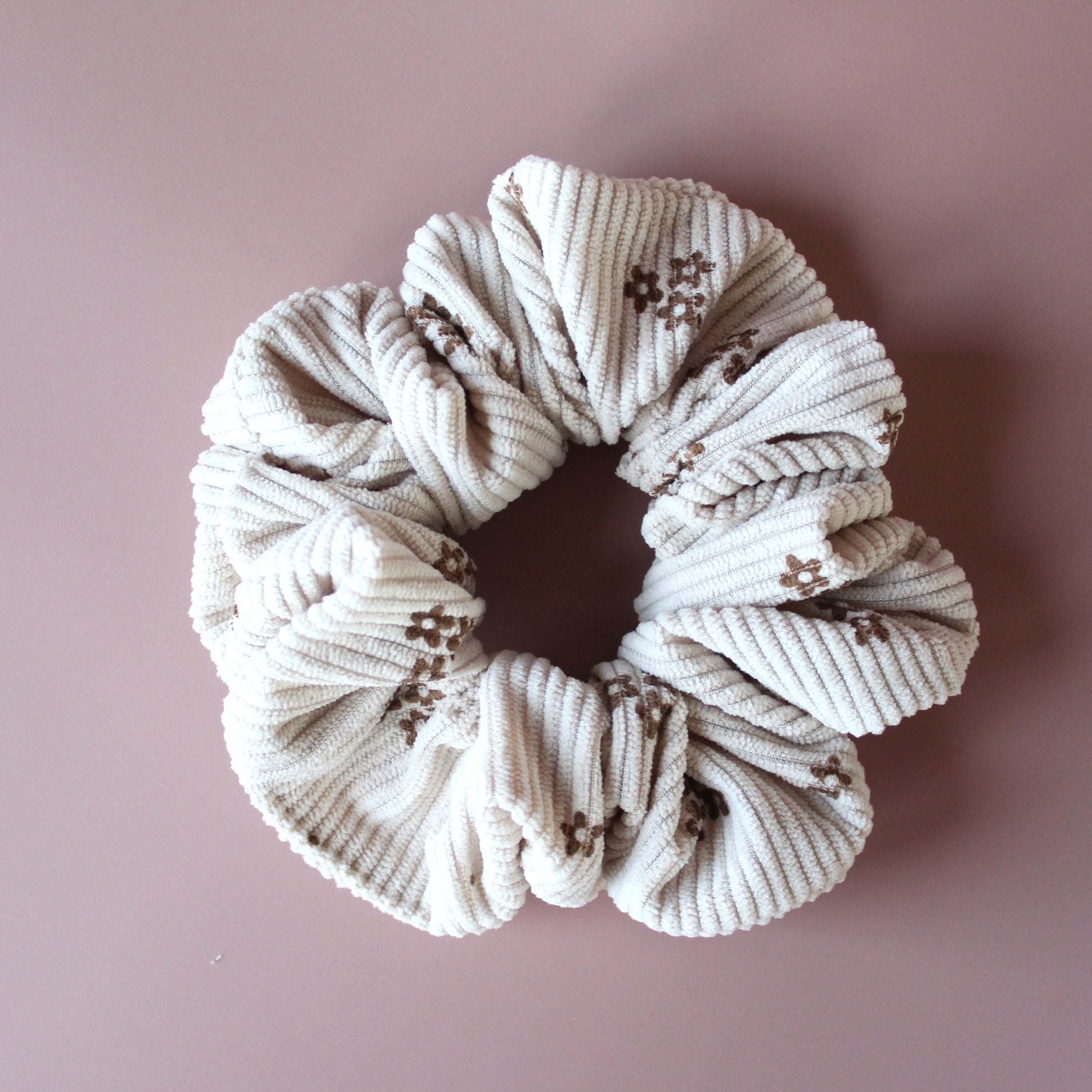 Oversized scrunchie in beige corded fabric with small brown flowers