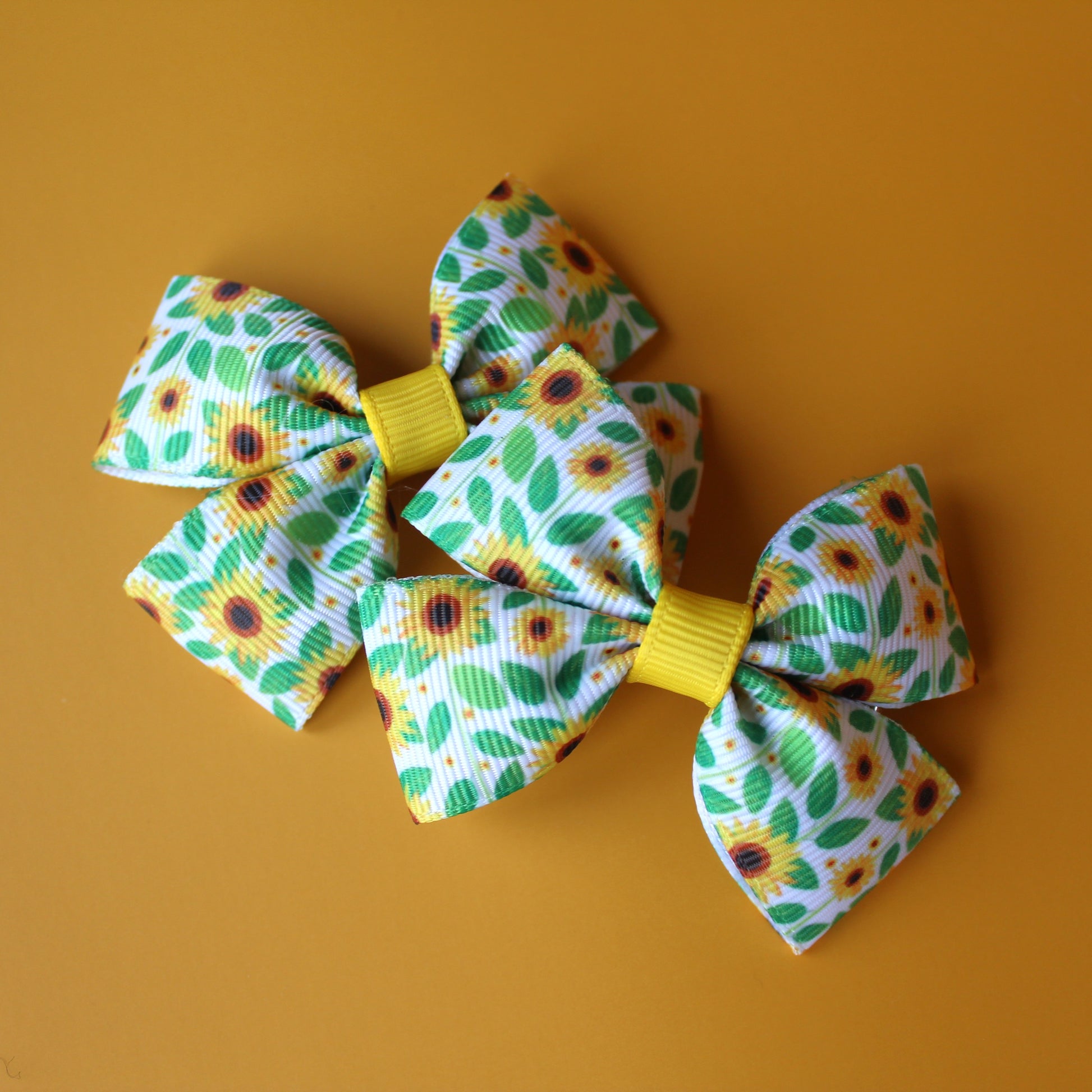 Hair bows with green and yellow sunflowers