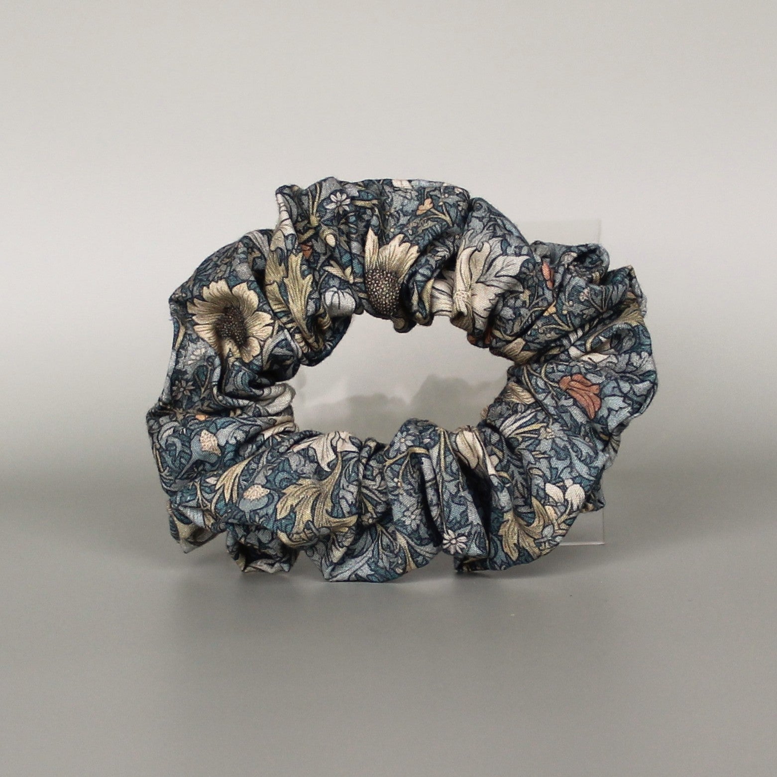 Green William Morris patterned floral scrunchie