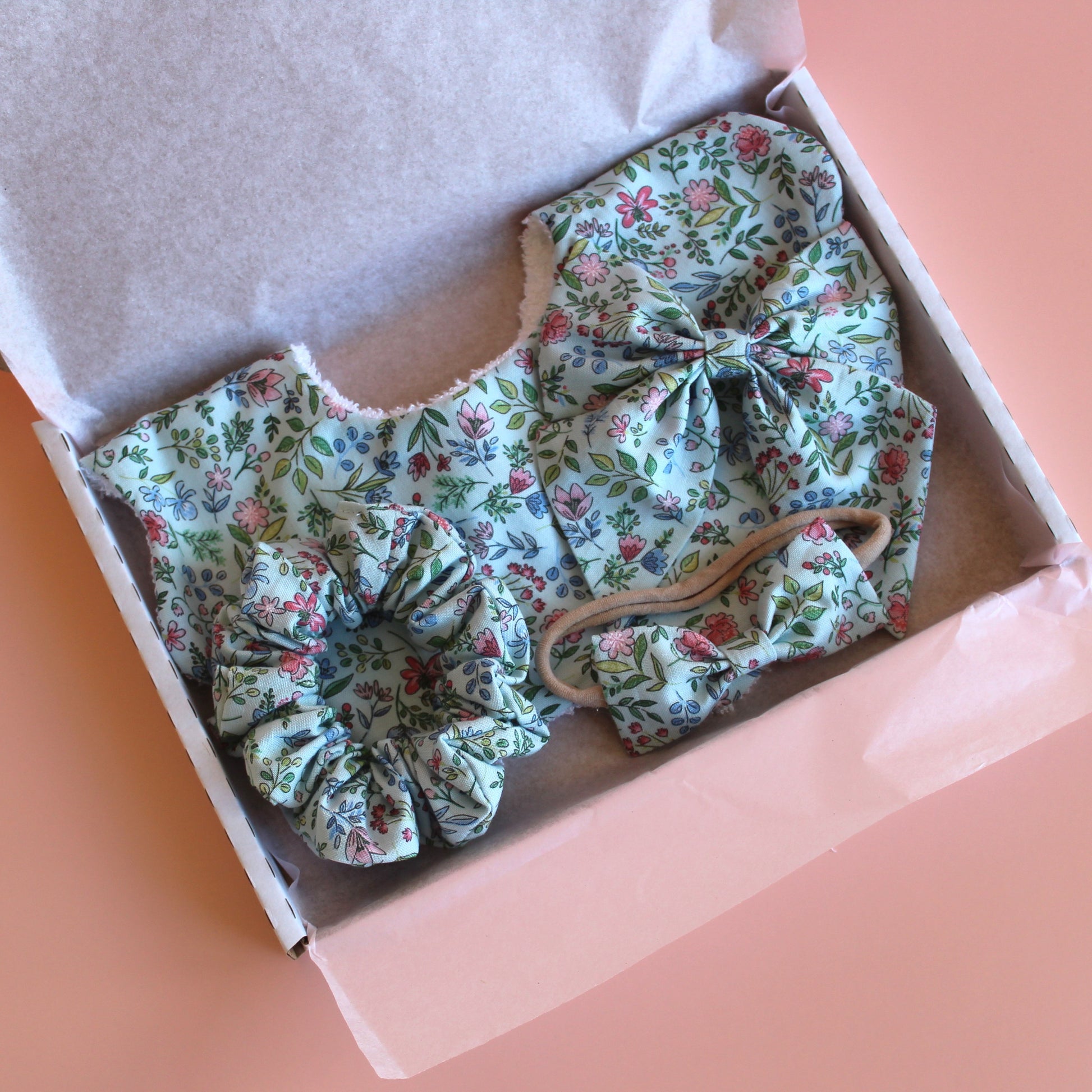 Blue floral gift set with scrunchie, bow, baby headband and scallop bib