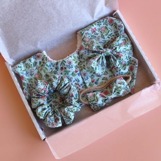 Blue floral gift set with scrunchie, bow, baby headband and scallop bib