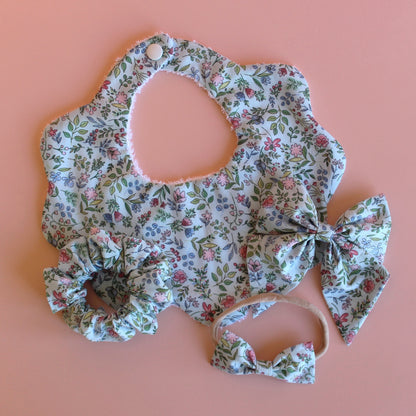Blue floral gift set with scrunchie, bow, baby headband and scallop bib