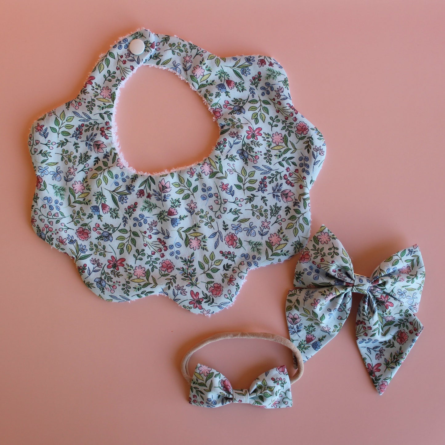 Blue floral gift set with bow, baby headband and scallop bib