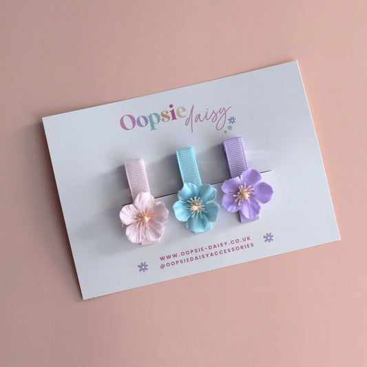 Set of 3 hair clips with pastel flowers in blue, pink and purple