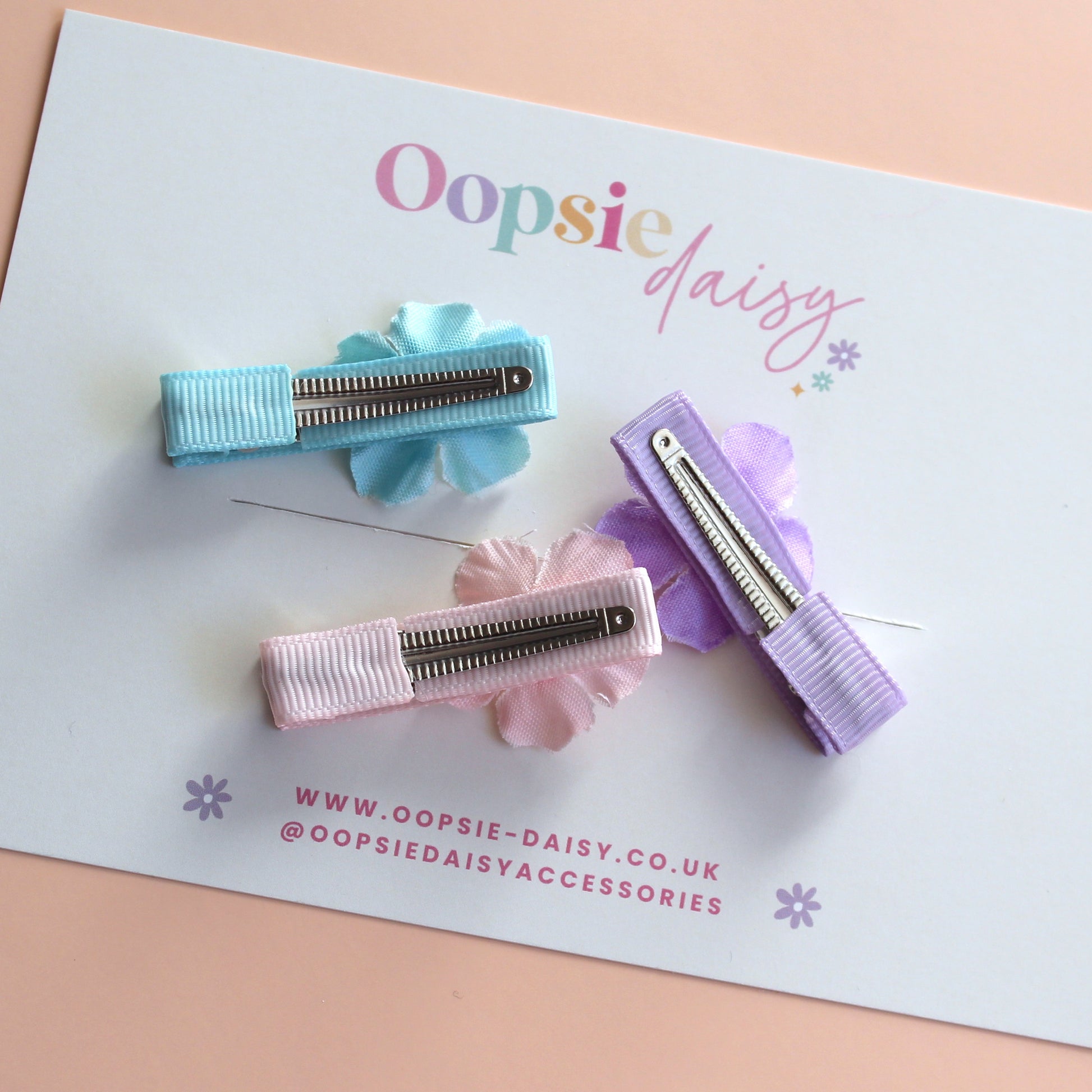 Set of 3 hair clips with pastel flowers in blue, pink and purple